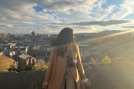 Eline Pellicano '24 posing with the Edinburgh countryside behind her.